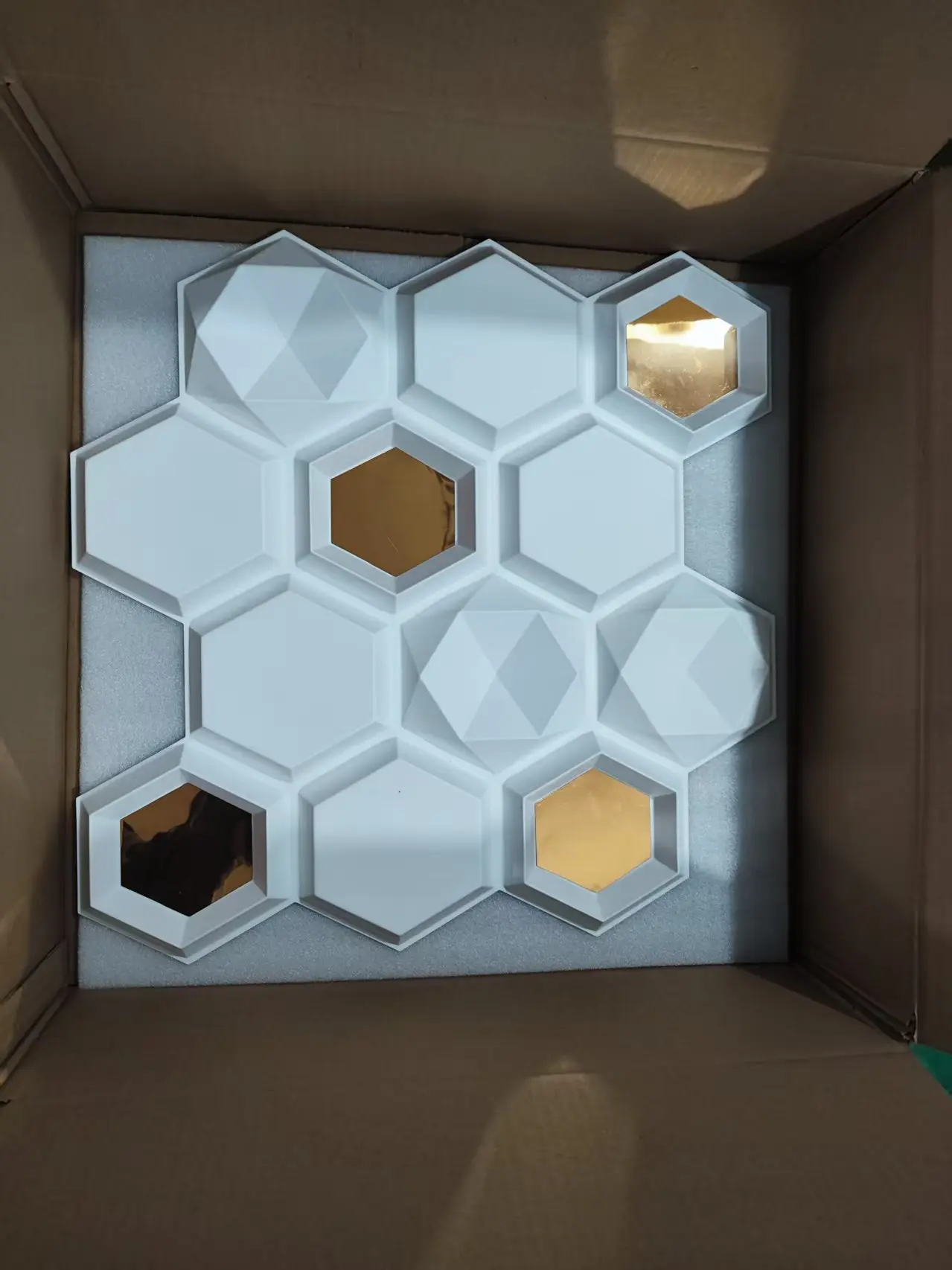 Zejing 3D PVC DIY Wall Panels for Indoor Use New Design Mirror Gold with Waterproof Zero Formaldehyde Features Customizable Modern TD084白色镜面金 (1).jpg